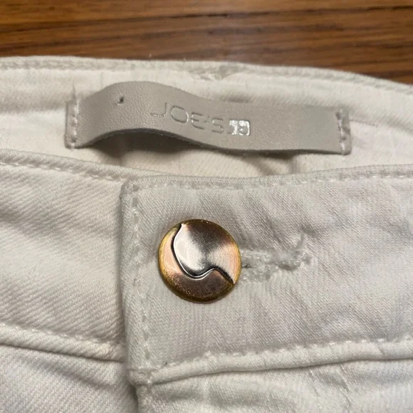 Joe’s Jeans Women’s white jeans - size 2 - Picture 7 of 7